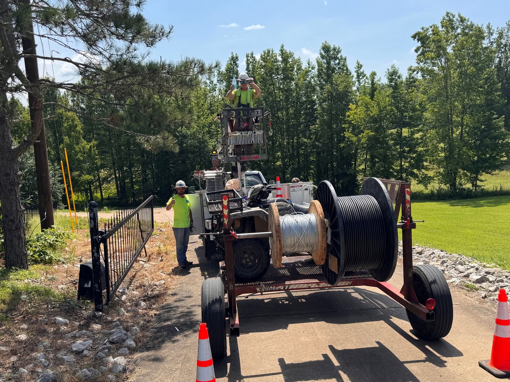 BOI aerial crew with a fiber reel trailer on the AT&T 227-mile build